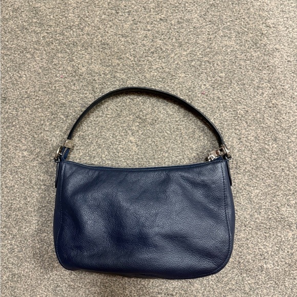 Vintage Coach Restored Navy Chelsea Leather Shoulder Bag With Floral Rivets - Picture 5 of 6